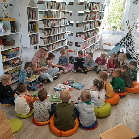 Wizyta przedszkolaków w Gminnej Publicznej Bibliotece w Charzykowach